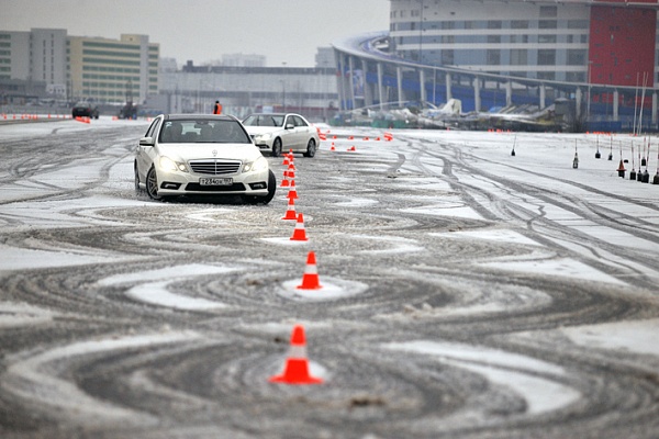 Контраварийное вождение в Смоленске. Ultra Подарки. Купить уроки контраварийного вождения в Смоленске. Научитесь водить машину в любых условиях! Сервис UltraPodarki.ru 8 800 505 95 30. Контраварийное вождение Смоленск, контраварийное вождение, экстремальное вождение Смоленск, экстремальное вождение, обучение вождению Смоленск, обучение вождению, вождение Смоленск, вождение,  курс вождения Смоленск, курс вождения, курсы экстремальное вождения Смоленск, курсы экстремального вождения, обучение в автошколе Смоленск, обучение в автошколе