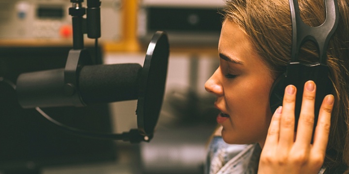 Запись песни в Смоленске. Ultra Подарки. Запись песни в студии звукозаписи Смоленска. Купить сертификат на создание своей песни в студии. Ultra Подарки Сервис UltraPodarki.ru 8 800 505 95 30. Запись песни Смоленск, запись песни, запись песни в студии Смоленска, запись песни в студии, сертификат на запись песни в Смоленске, сертификат на запись песни, урок вокала Смоленск, урок вокала, обучение вокалу Смоленск, обучение вокалу, эстрадный вокал Смоленск, эстрадный вокал,  создание песни Смоленск, создание песни