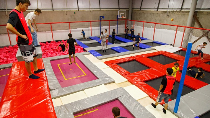 Прыжки в батутном центре в Смоленске. Сервис Ultra Подарки. Купить подарочный сертификат на батутный центр. Подарите прыжки на батуте для детей и взрослых в Смоленске. Сервис UltraPodarki.ru 8 800 505 95 30. Батутный центр Смоленск, батутный центр, прыжки на батуте Смоленск, купить батут Смоленск, батут, батут Смоленск