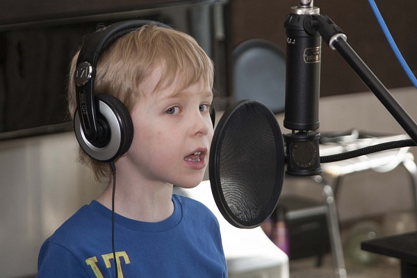 Запись песни в Смоленске. Ultra Подарки. Запись песни в студии звукозаписи Смоленска. Купить сертификат на создание своей песни в студии. Ultra Подарки Сервис UltraPodarki.ru 8 800 505 95 30. Запись песни Смоленск, запись песни, запись песни в студии Смоленска, запись песни в студии, сертификат на запись песни в Смоленске, сертификат на запись песни, урок вокала Смоленск, урок вокала, обучение вокалу Смоленск, обучение вокалу, эстрадный вокал Смоленск, эстрадный вокал,  создание песни Смоленск, создание песни