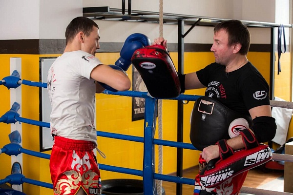 Купить занятие тайским боксом в Смоленске. Сервис Ultra Подарки. Хотите взять уроки Муай Тай в клубе тайского бокса? Купите сертификат на занятие тайским боксом в Смоленске. Сервис UltraPodarki.ru 8 800 505 95 30. Занятия тайским боксом, тайский бокс индивидуальные занятия, занятия тайским боксом в Смоленске, тайский бокс цена, тайский бокс тренировка, тайский бокс клуб, тайский бокс клуб в Смоленске, муай тай, уроки муай тай, сертификат на тайский бокс, Муай Тай Смоленск, Тайский бокс Смоленск, купить тайский бокс, купить муай тай, купить Тайский бокс Смоленск