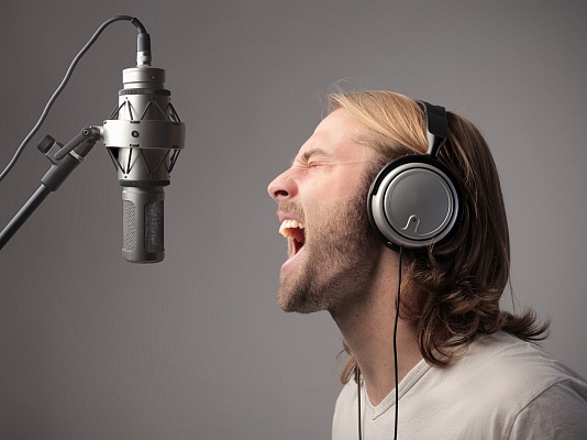 Запись песни в Смоленске. Ultra Подарки. Запись песни в студии звукозаписи Смоленска. Купить сертификат на создание своей песни в студии. Ultra Подарки Сервис UltraPodarki.ru 8 800 505 95 30. Запись песни Смоленск, запись песни, запись песни в студии Смоленска, запись песни в студии, сертификат на запись песни в Смоленске, сертификат на запись песни, урок вокала Смоленск, урок вокала, обучение вокалу Смоленск, обучение вокалу, эстрадный вокал Смоленск, эстрадный вокал,  создание песни Смоленск, создание песни