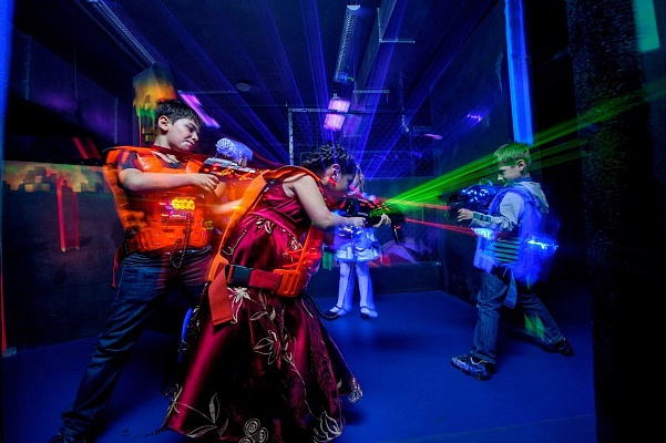 Игра в лазертаг в Смоленске. Сервис Ultra Подарки. Купить лазертаг в городе Смоленскf. Попробуйте лазерный пейнтбол в лазертаг клубе. Цены на лазертаг. Сервис: UltraPodarki.ru 8 800 505 95 30. Лазертаг в Смоленске, купить лазертаг Смоленск, лазертаг, купить лазертаг, лазерный пейнтбол Смоленск, лазертаг для детей Смоленск, лазертаг клуб, лазертаг клуб Смоленск