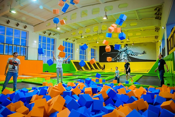 Прыжки в батутном центре в Смоленске. Сервис Ultra Подарки. Купить подарочный сертификат на батутный центр. Подарите прыжки на батуте для детей и взрослых в Смоленске. Сервис UltraPodarki.ru 8 800 505 95 30. Батутный центр Смоленск, батутный центр, прыжки на батуте Смоленск, купить батут Смоленск, батут, батут Смоленск